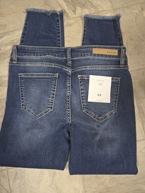 Cello Women's Cropped Frayed Hem Skinny Jeans